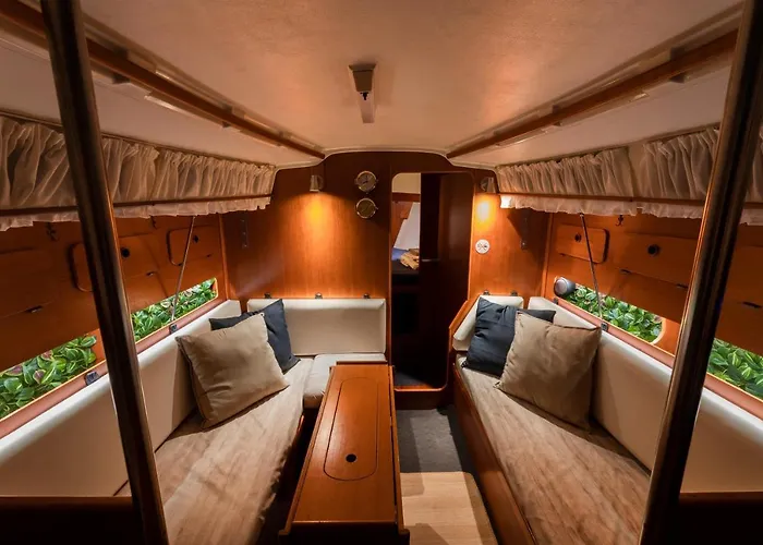 Seaside Chill-out On A Sail Yacht Botel *