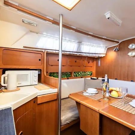 Seaside Chill-out On A Sail Yacht * Пуэрто-Калеро