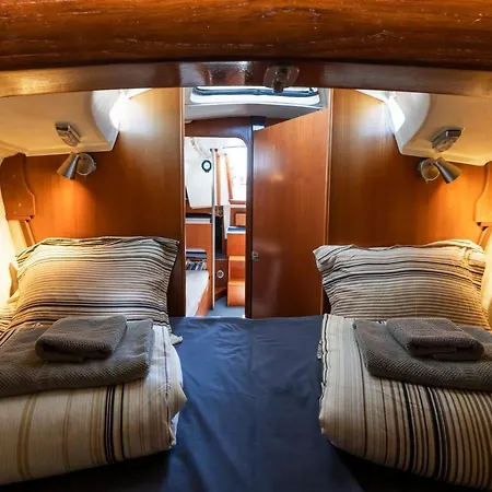 Bateau-hôtel Seaside Chill-out On A Sail Yacht *